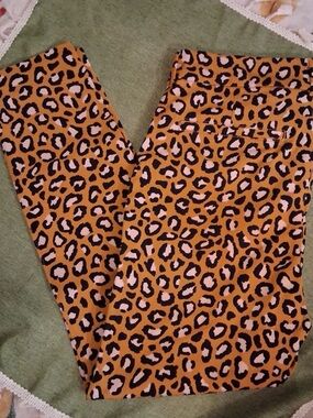 Old Navy Leopard Pixie Ankle Pants